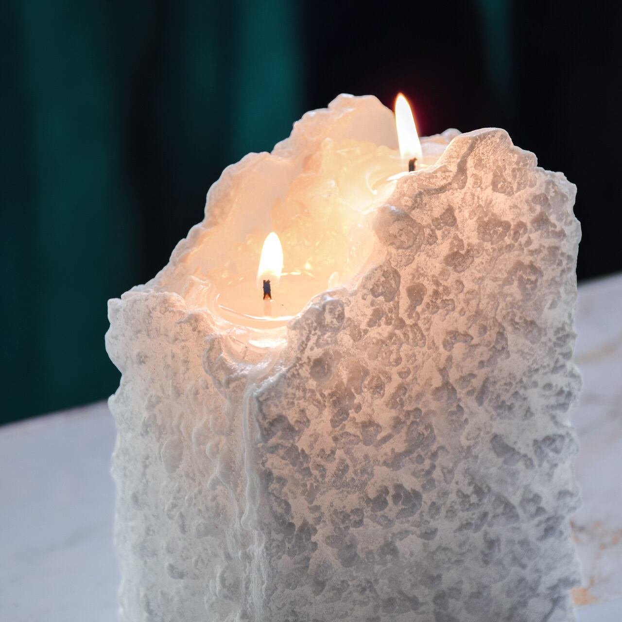 モダンな真っ白いキャンドル【HAZE shiro】ヘイズ しろ／ 複数芯タイプ