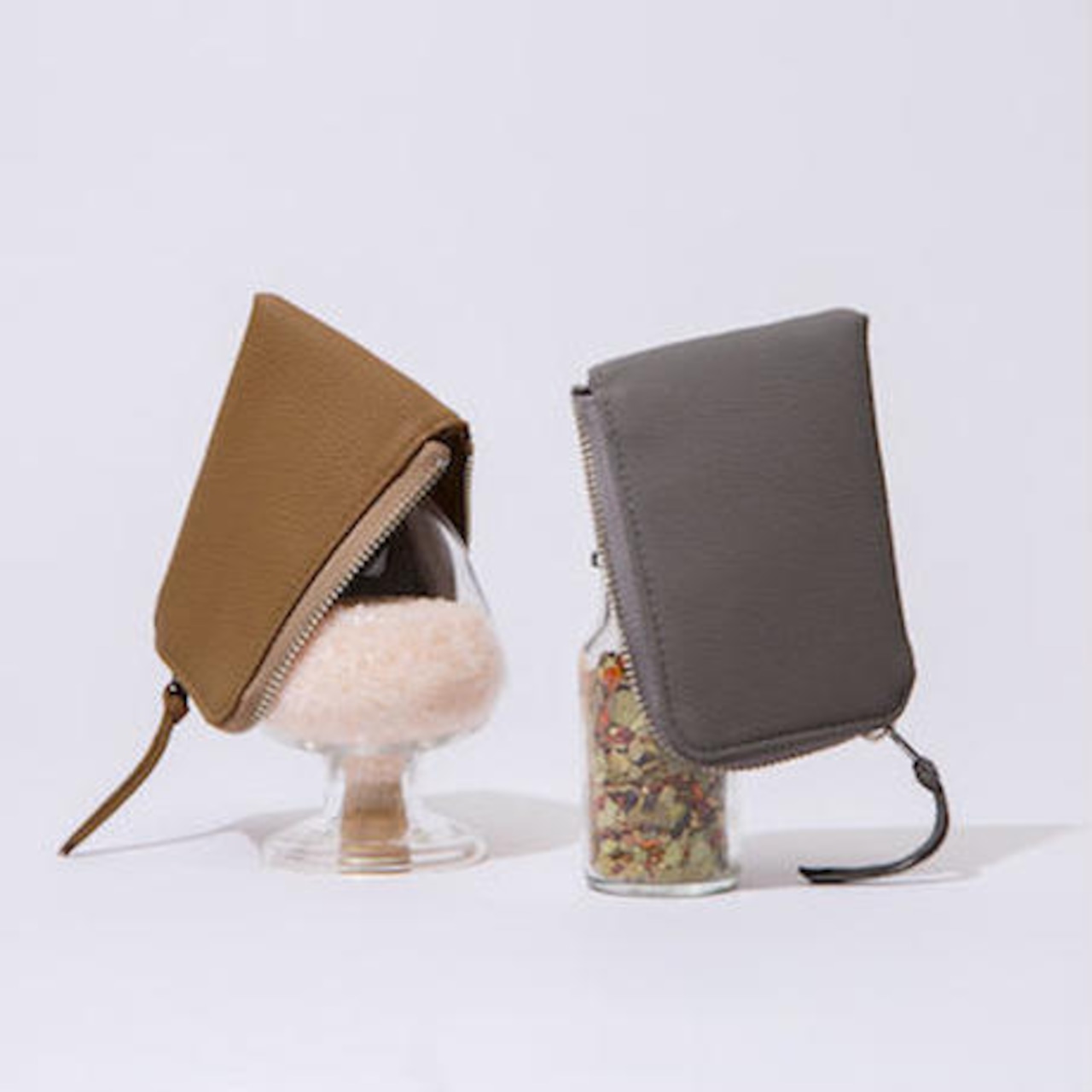 E R A. BUBBLE CALF ZIPPED CARD CASE