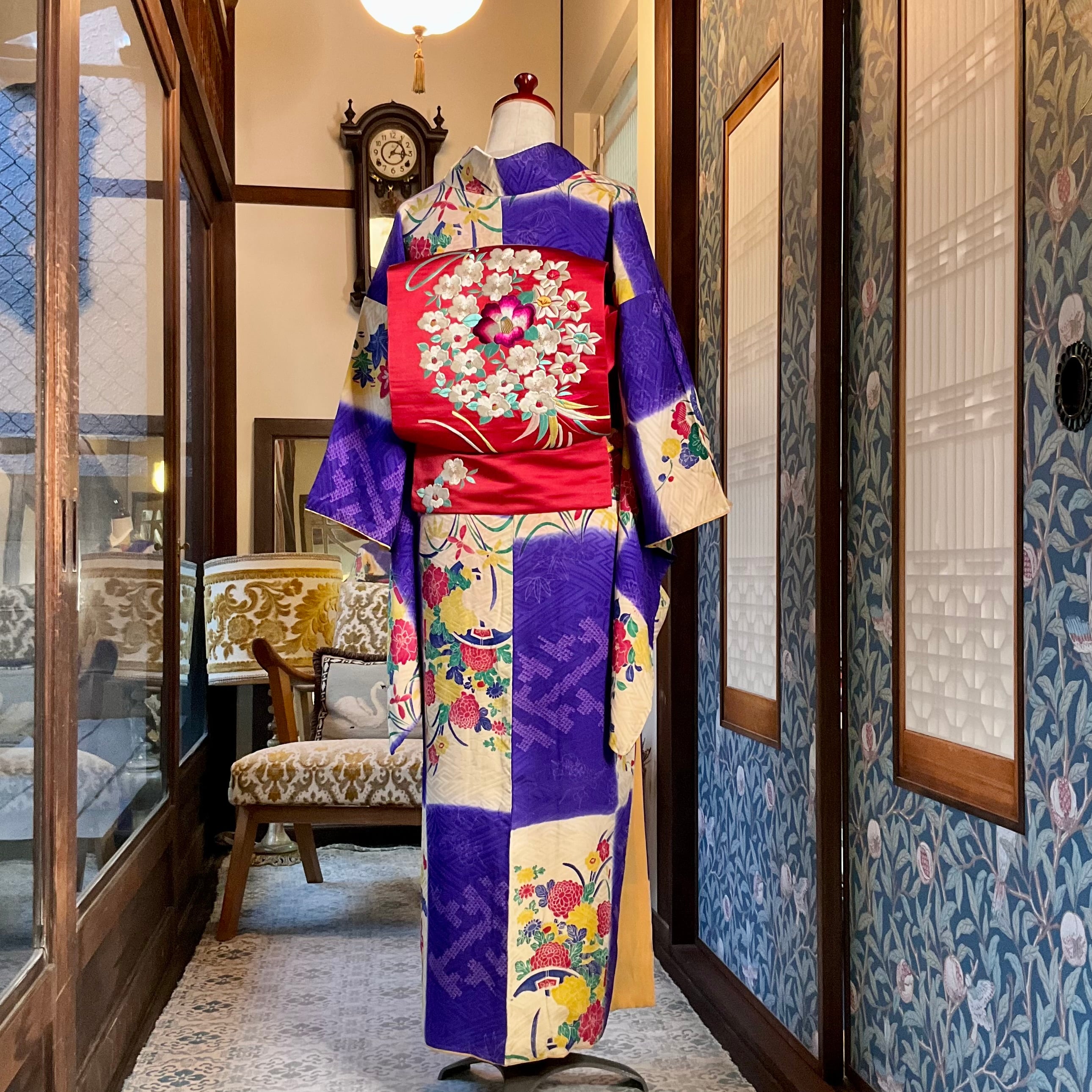 白い花てまり＊刺繍 花薬玉 花鞠 花手毬 紅白 椿 桜 水仙 赤 レッド