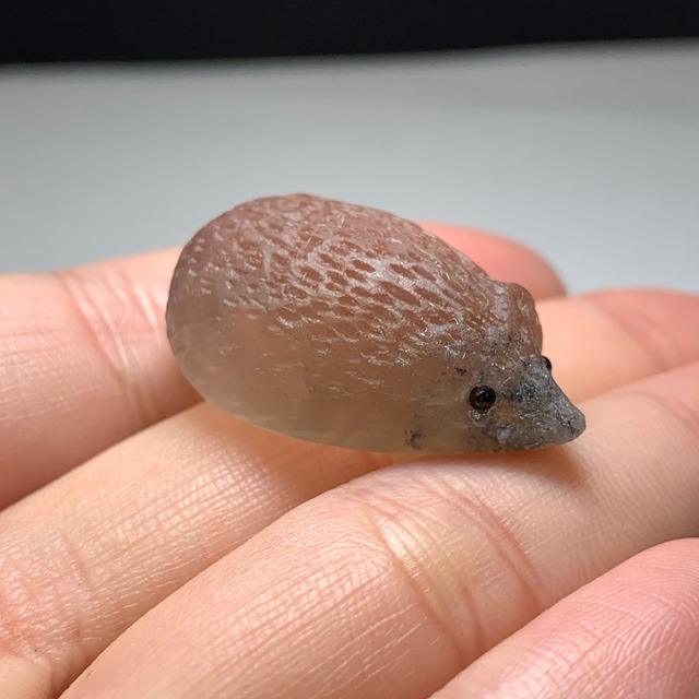 14.可愛い色合い☆フローライト ハリネズミ