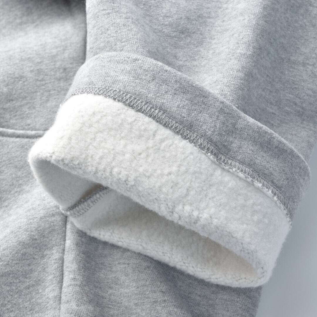 ARBRE アルブル 裏起毛スウェットジョガーパンツ・杢グレイ【メンズ】スッキリとしたブルゾンやニットのボトムに合わせて着てください。