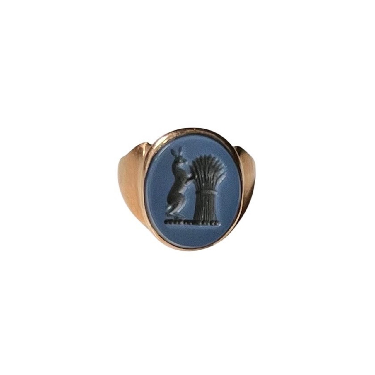 antique victorian 9ct gold intaglio ring set with agate " wheatsheaf & rabbit "