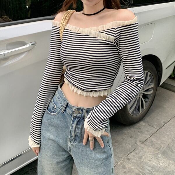 トップス レディース ショート ショート丈 長袖 オフショルダー オフショル 肌見せ 肩見せ スリム 細身 かわいい 大人可愛い きれいめ カジュアル 上品 おしゃれ お洒落 セクシー ナチュラル こなれ感 ラブリー キュート ロマンチック 抜け感 送料無料 存在感 ボーダー ストライプ 学生 通学 デート お出かけ 休日 旅行 海 散歩 カフェ巡り 街歩き S M L XL 春 夏 10代 20代 韓国 韓国系 着回し 普段使い プチプラ モテ トレンド 流行 へそ出し