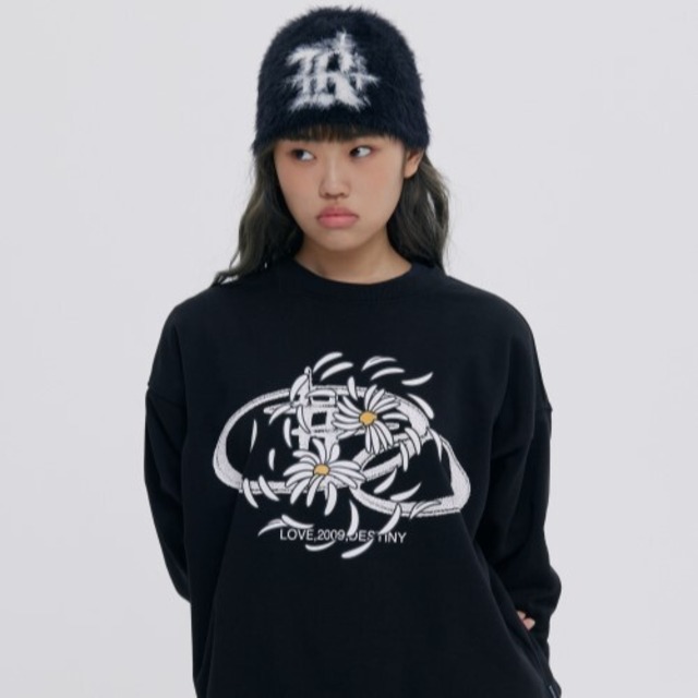 DAISYTWISTCREWNECK_ BLACK