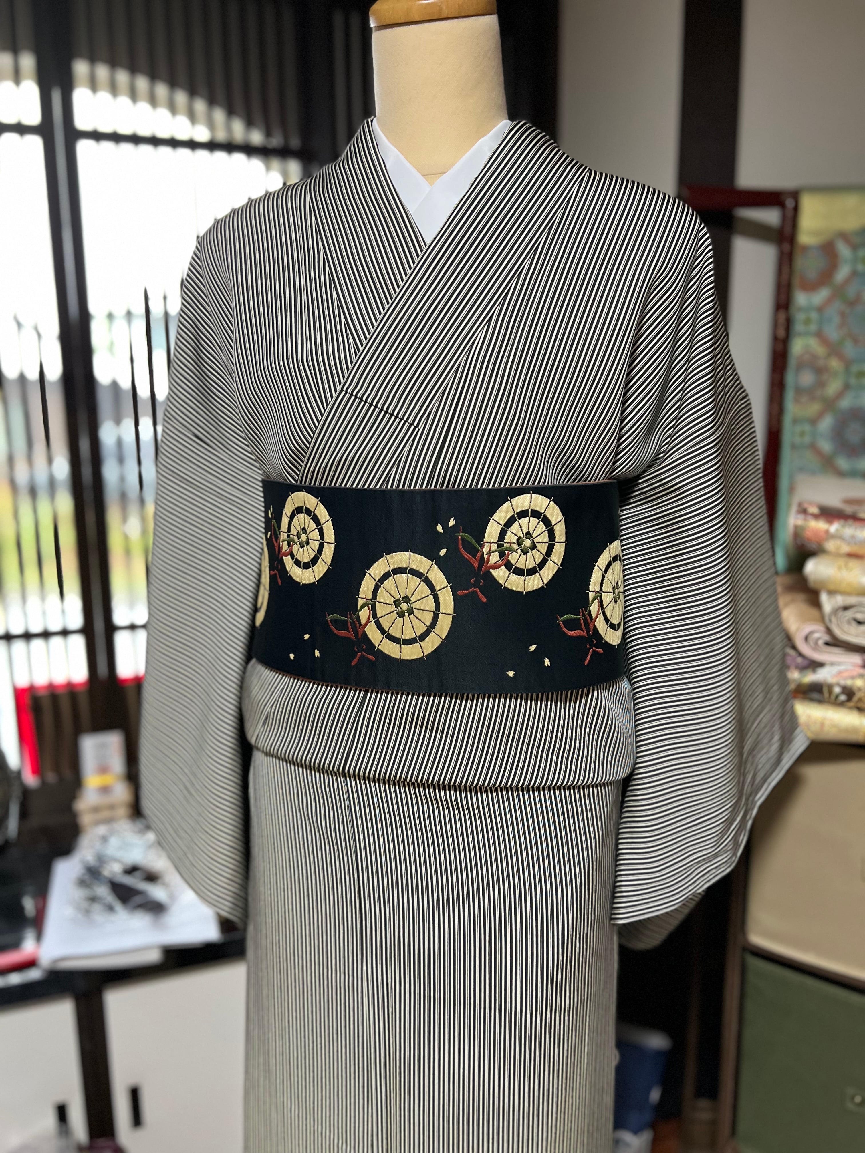 モノトーンの縦縞柄の小紋 着物 多色使い縦縞小紋 | Heritage Japon