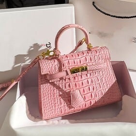 BB0808】春色 クロコダイル型押し ミニケリーバッグ 2カラー BB0808】春色 クロコダイル型押し ミニケリーバッグ 2カラー
