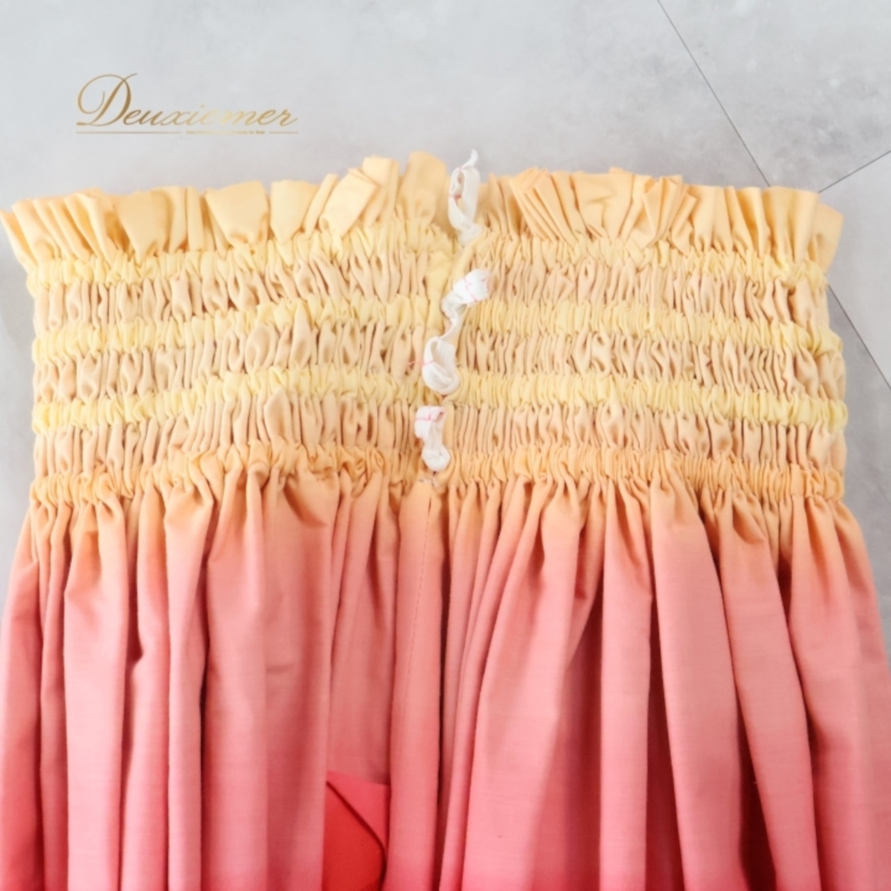 フラダンス 衣装 ワンピース ドレス レッド系 ハワイアン アロハ グラデーション フラ ダンス レッスン 練習 イエロー系 赤 黄 シングル スカート 華やか 鮮やか かわいい おしゃれ 軽やか ふんわり フラダンス衣装 パウスカート エレガント 美しい 可愛い服 レッドイエロー