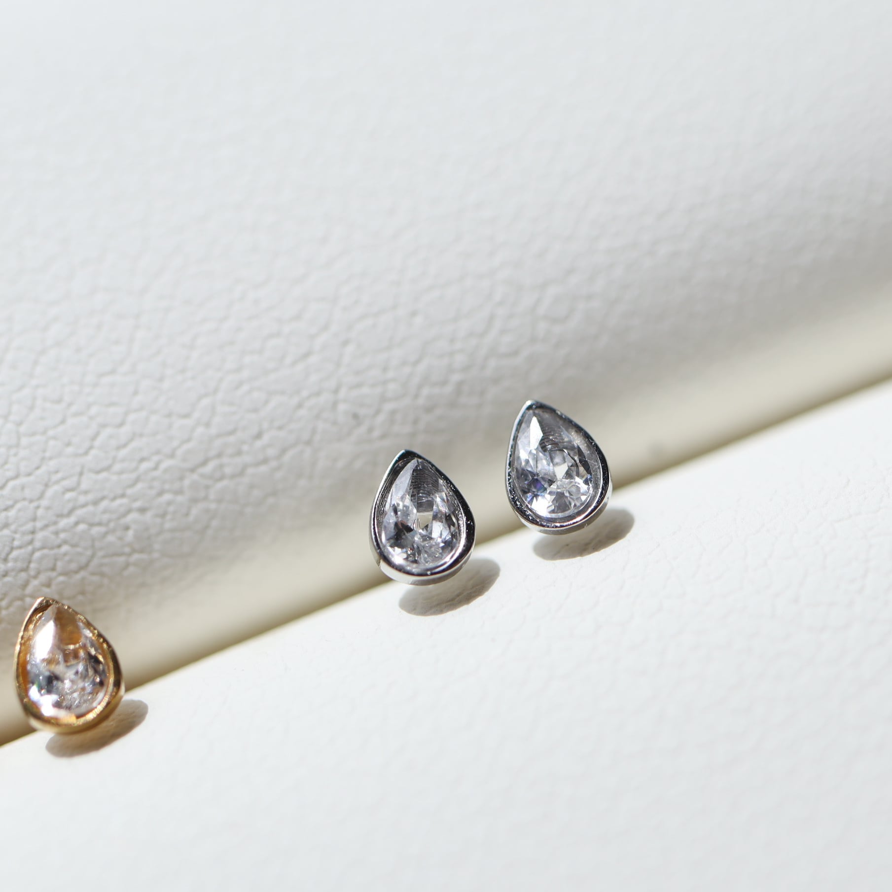 ◆【極美品】ArtemisClassic 廃番 ペリドット ジルコニア ピアス 極小】stainless ミニ ジルコニア ピアス SP396 | RIN. accessory