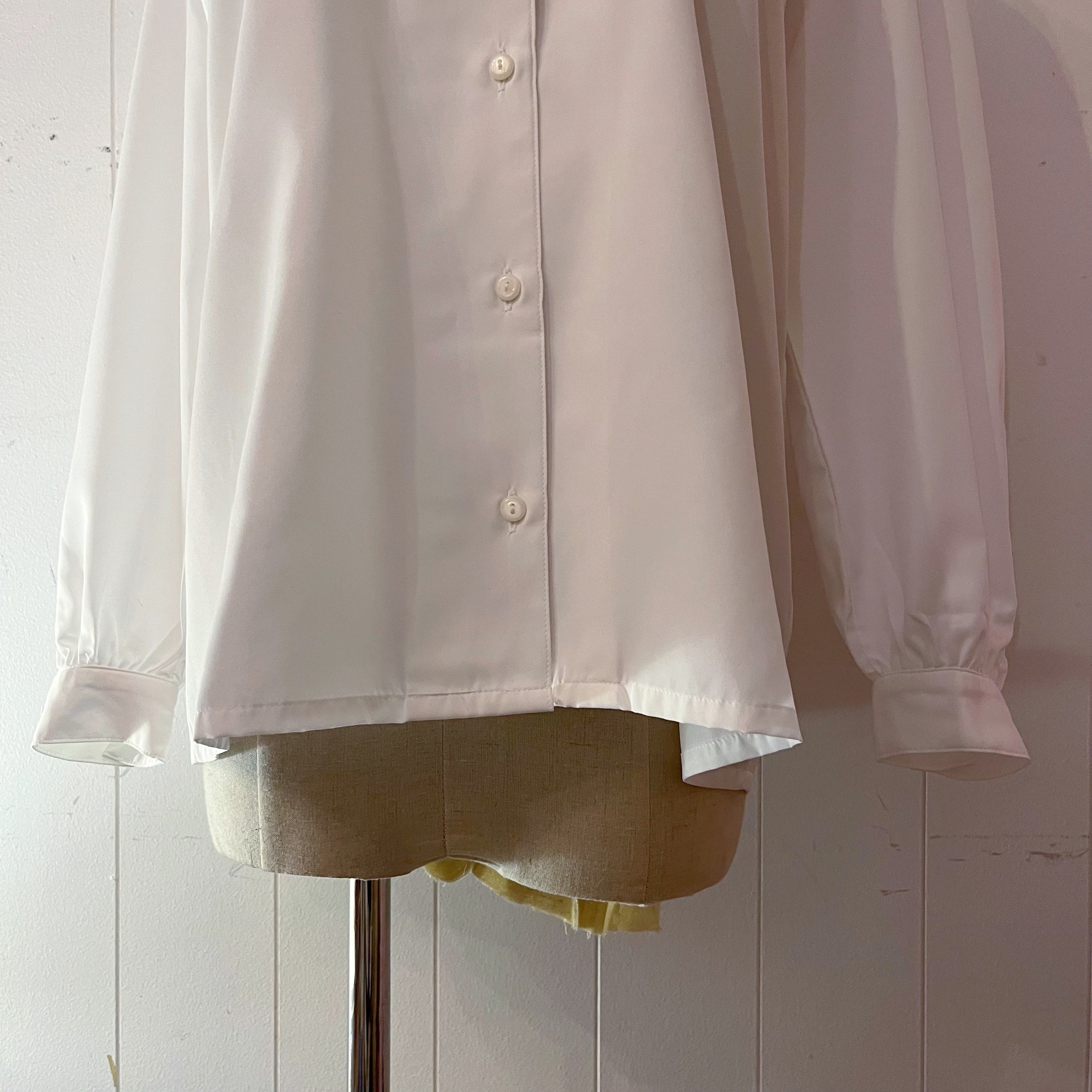 ribbon brooch white blouse