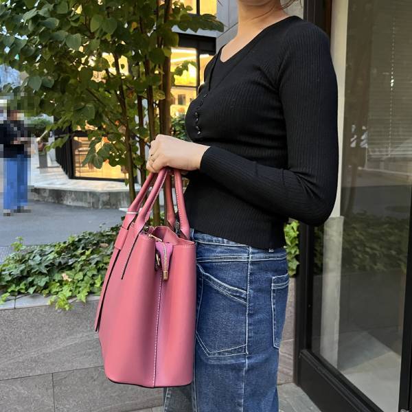 牛革 スムースレザー ショルダーストラップ付 横型バッグ 2Way仕様