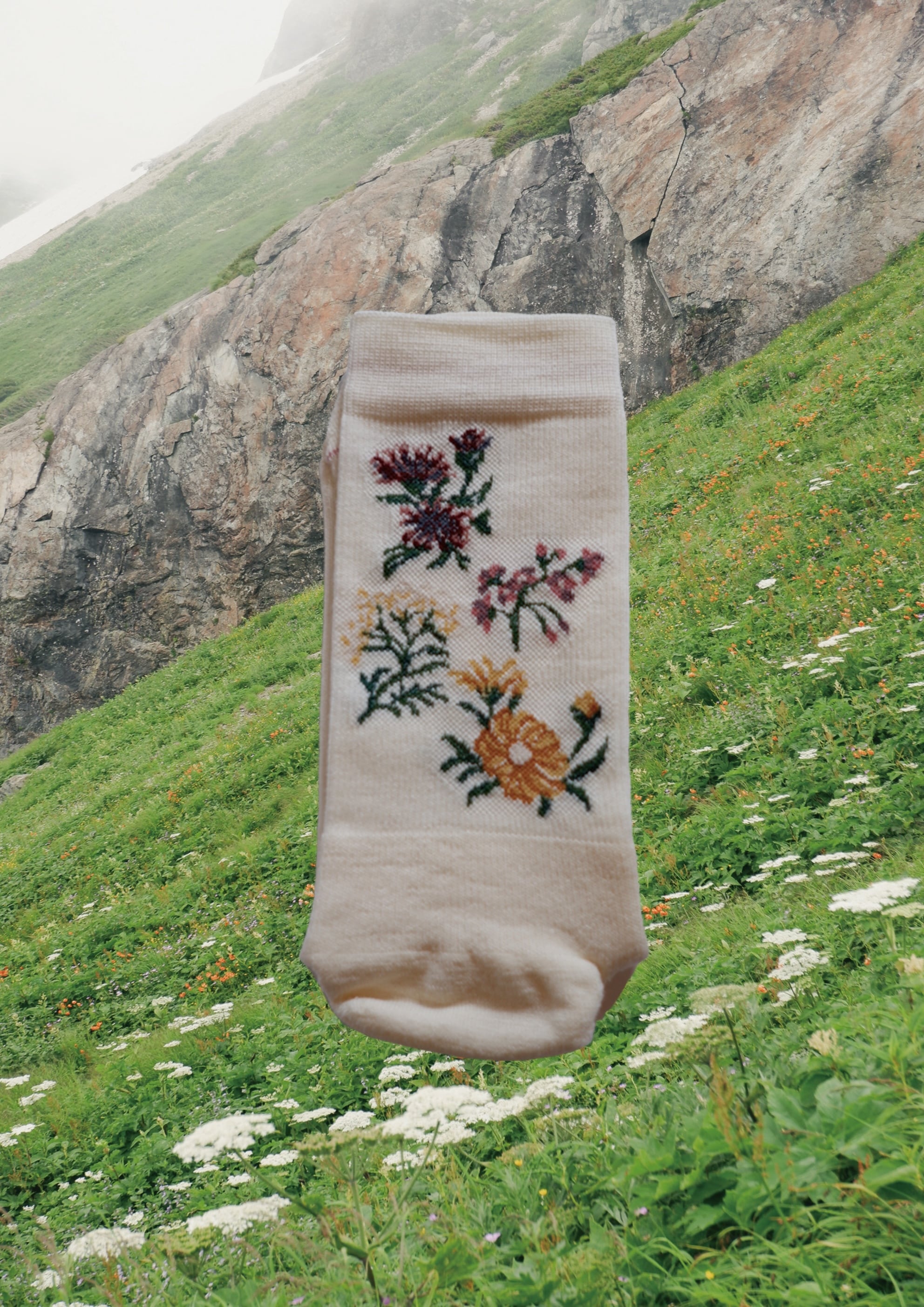 高山植物図鑑 col. off white | l a c e f l o w e r s o c k s
