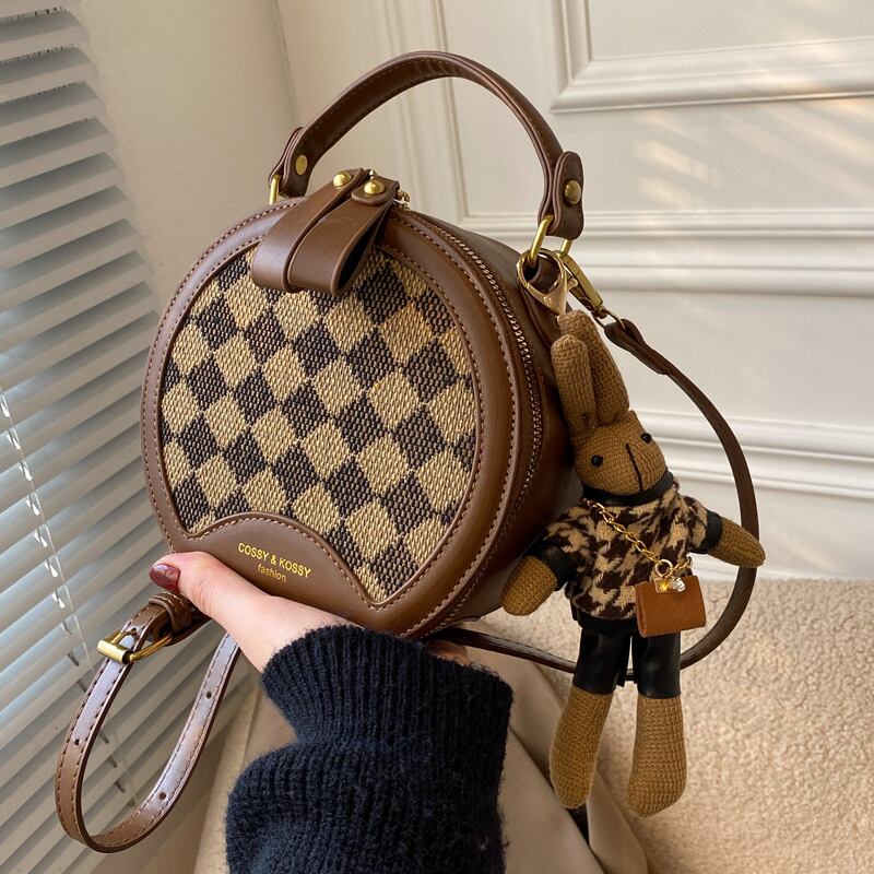 バッグ レディース ショルダーバッグ 4カラー ブラック コーヒー ダイヤ柄 ヒョウ柄 千鳥格子柄 カラバリ 3way 肩掛けバッグ ハンドバッグ 鞄 カバン ラウンドバッグ 調節可能 ファスナー PU 合皮 フェイクレザー コンパクト ミニバッグ ロゴ シンプル きれいめ カジュアル フェミニン キュート 高見え おしゃれ 大人可愛い 大人女子 10代 20代 30代 40代 デート お出かけ 送料無料 女子会 休日 旅行 デイリー お揃い 送料無料 プレゼント ギフト トレンド シーズンレス