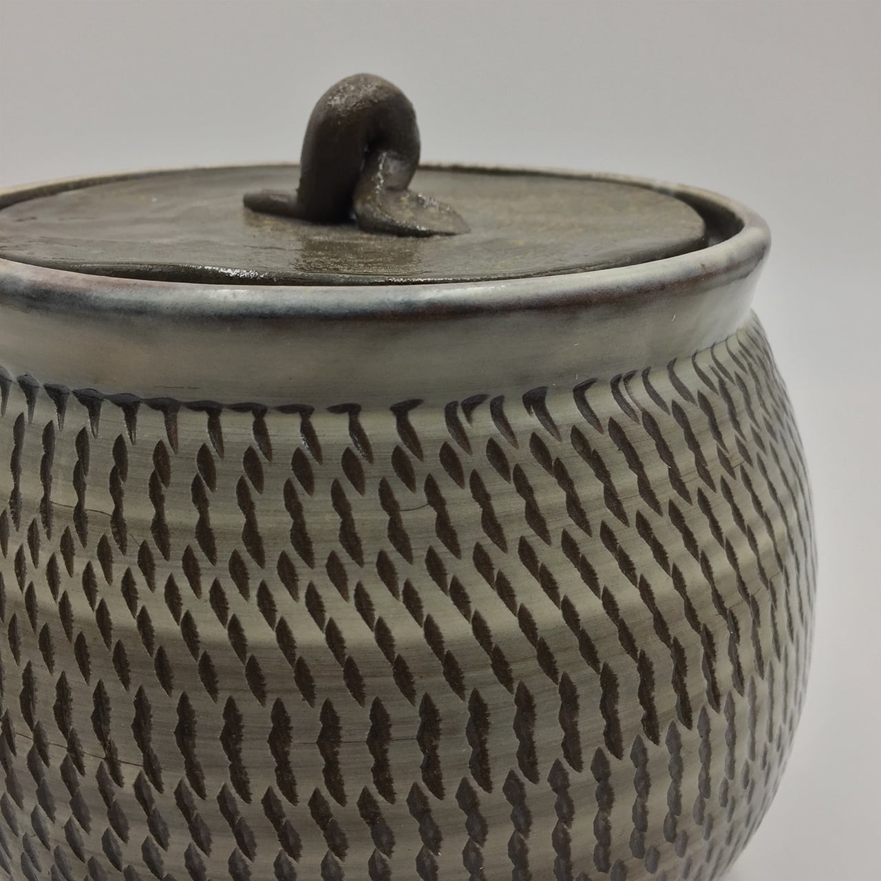 一点もの】小鹿田焼 小袋窯 水指(丸) 飛びかんな 白 高さ約16cm