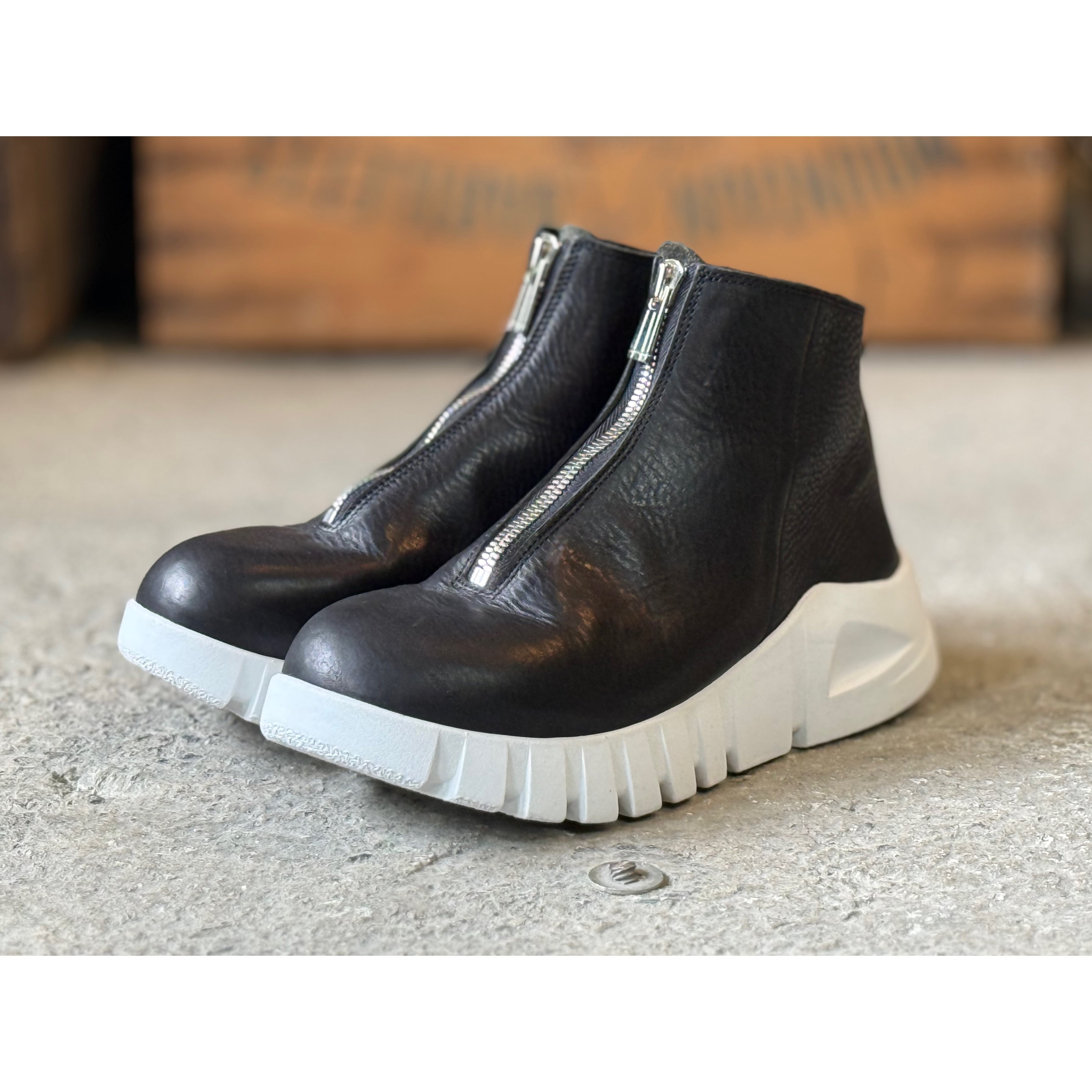 M50-LSN2Bbird_front zip boots_size41