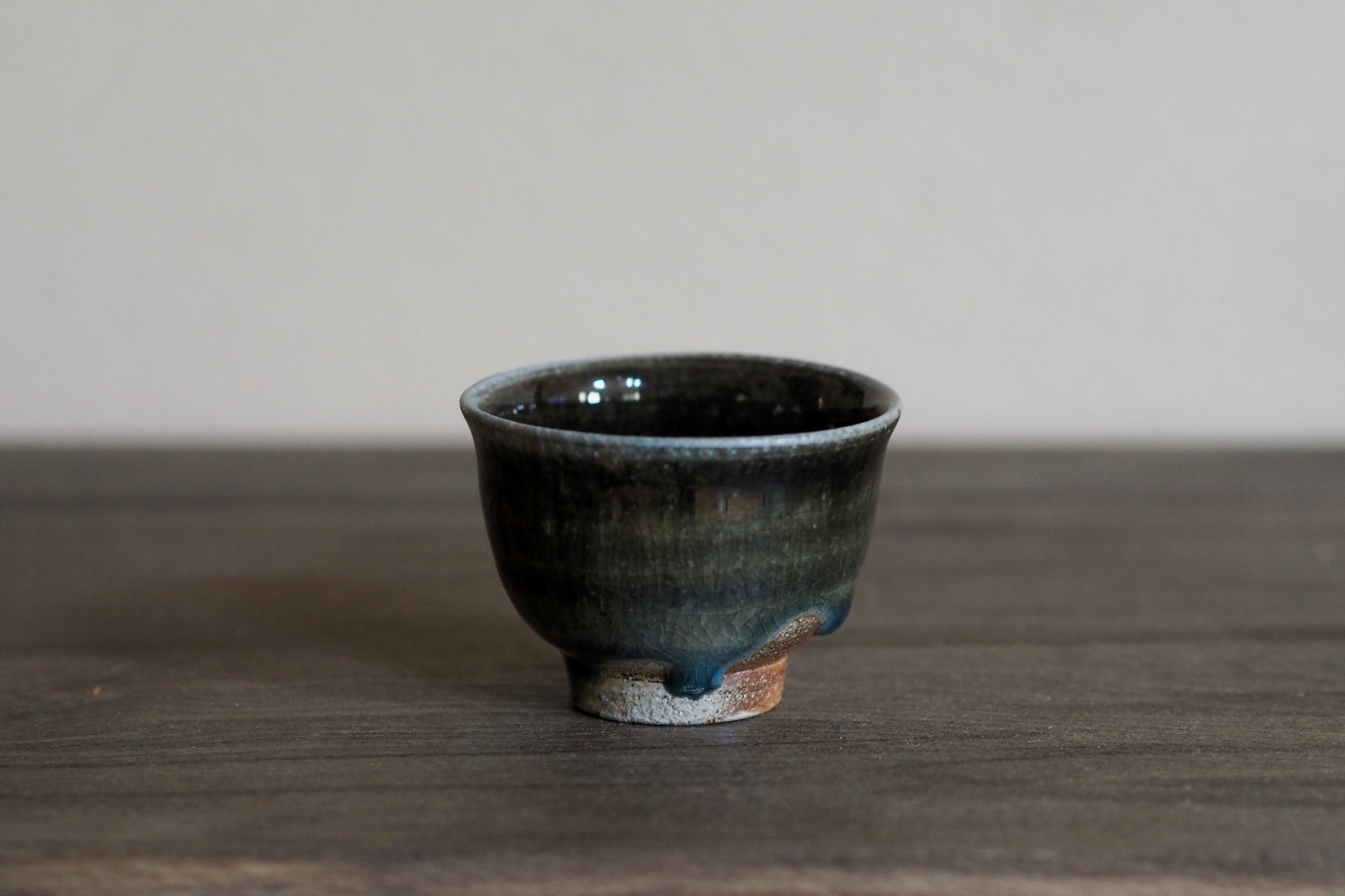 余宮隆 127. 青藁釉ぐい呑 E- | 陶屋なづな