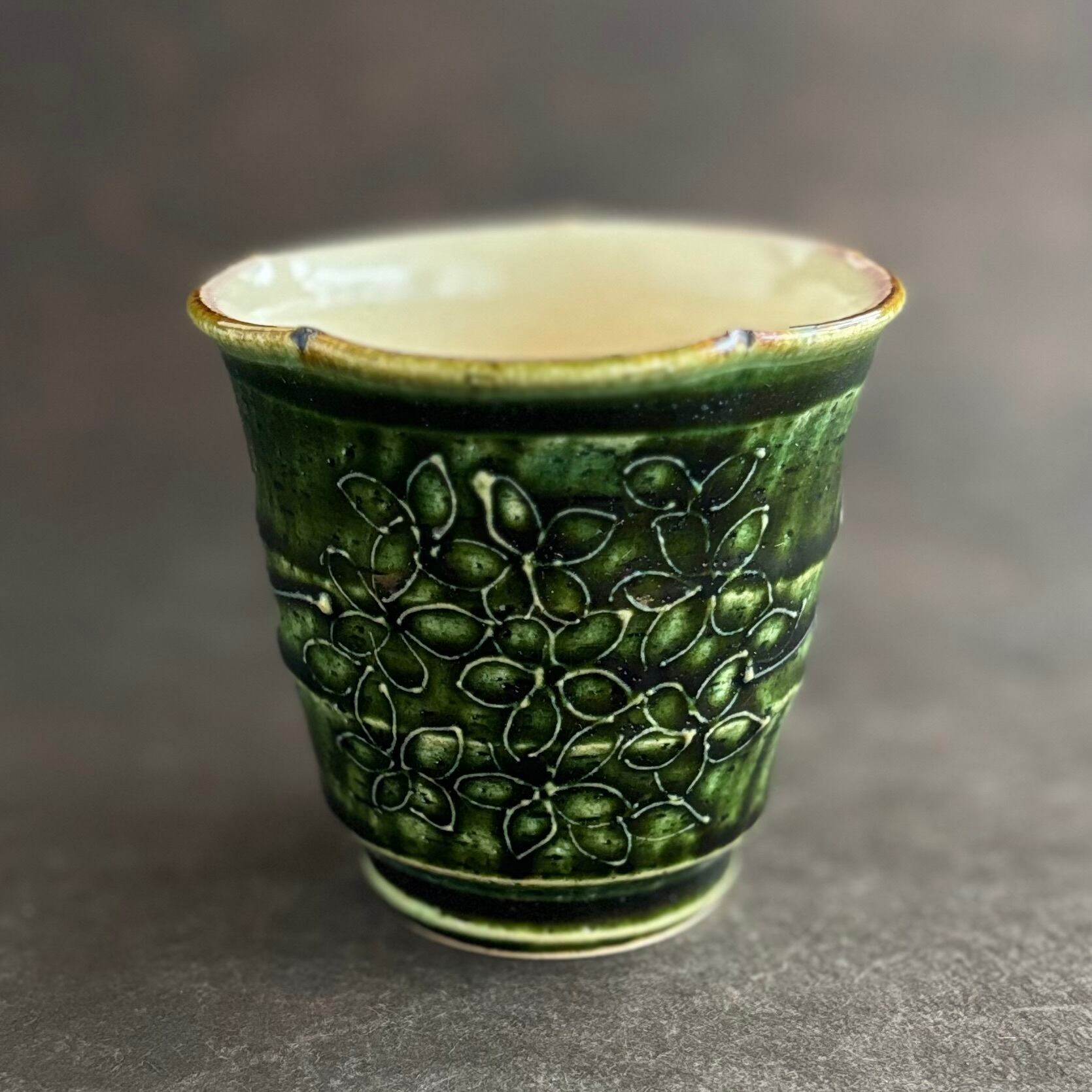 土和のルリエフ　織部花形湯呑み