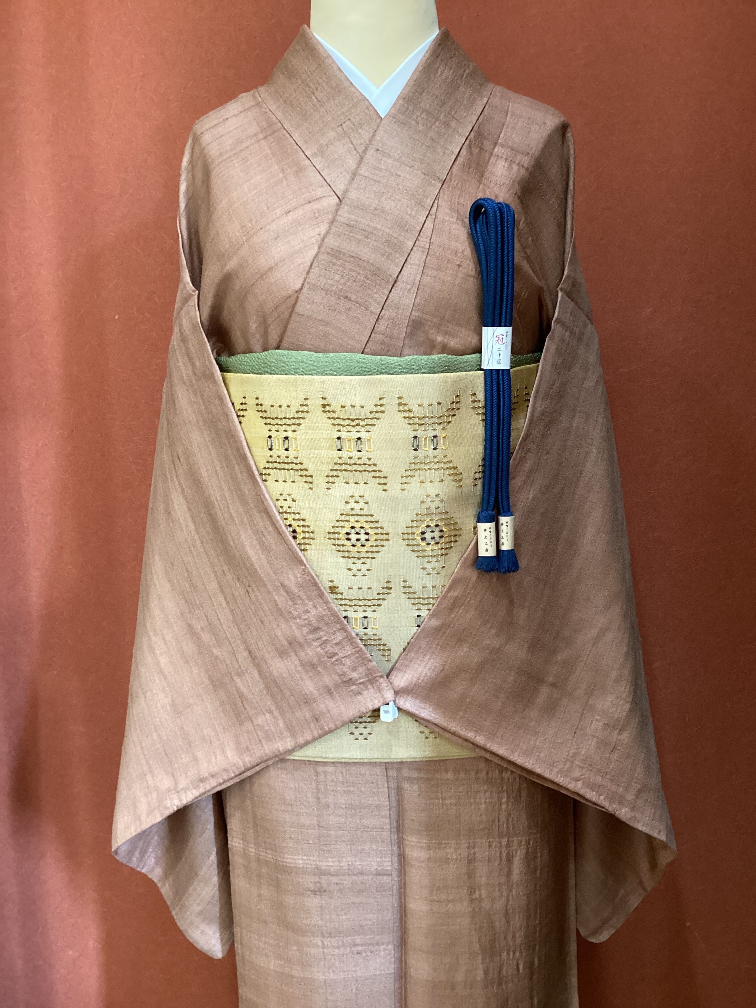 お仕立て上がり　野蚕糸　紬  着物　単衣　ベージュ色　縦縞 お仕立て上がり野蚕糸紬 着物単衣ベージュ色縦縞