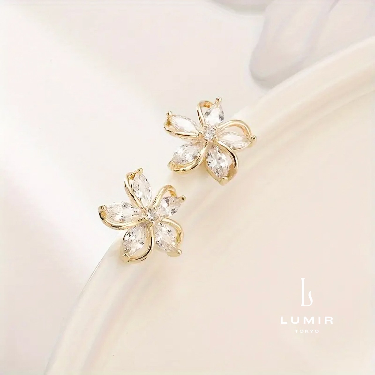 シャイニングフラワーピアス