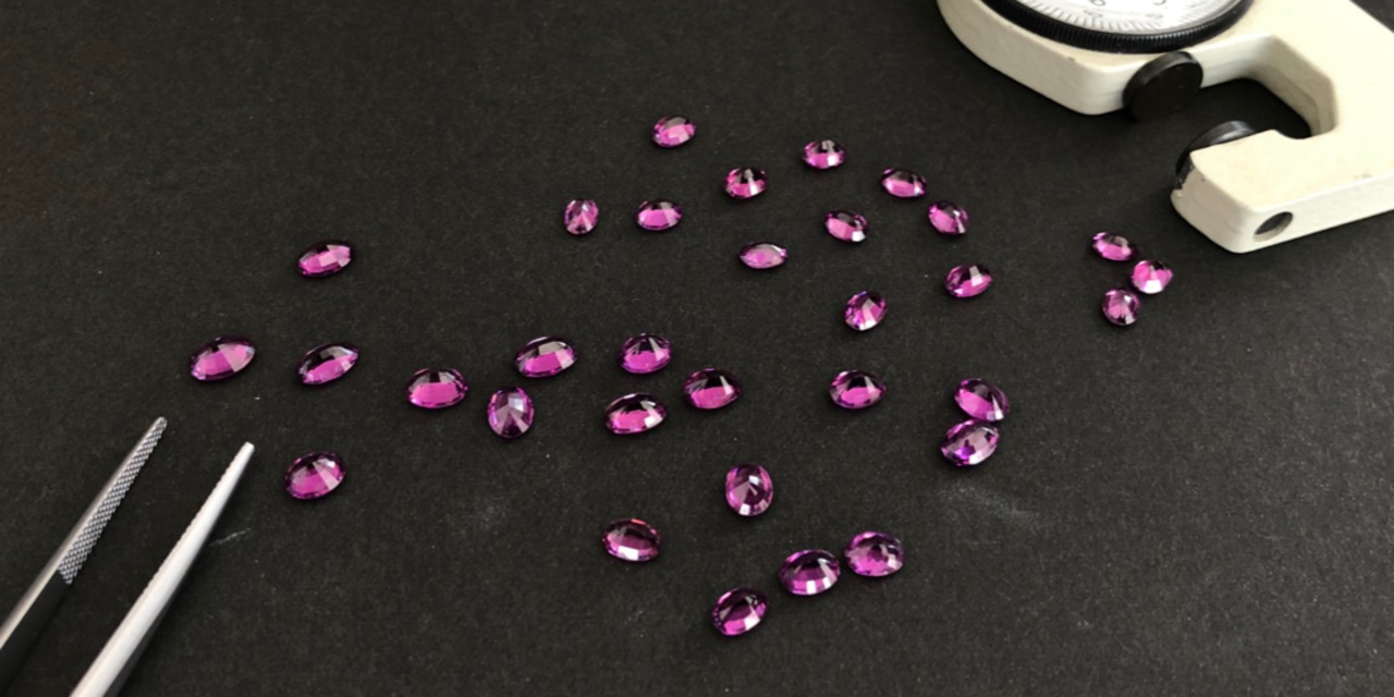 マゼンタガーネット オーバル 1ピースからの販売