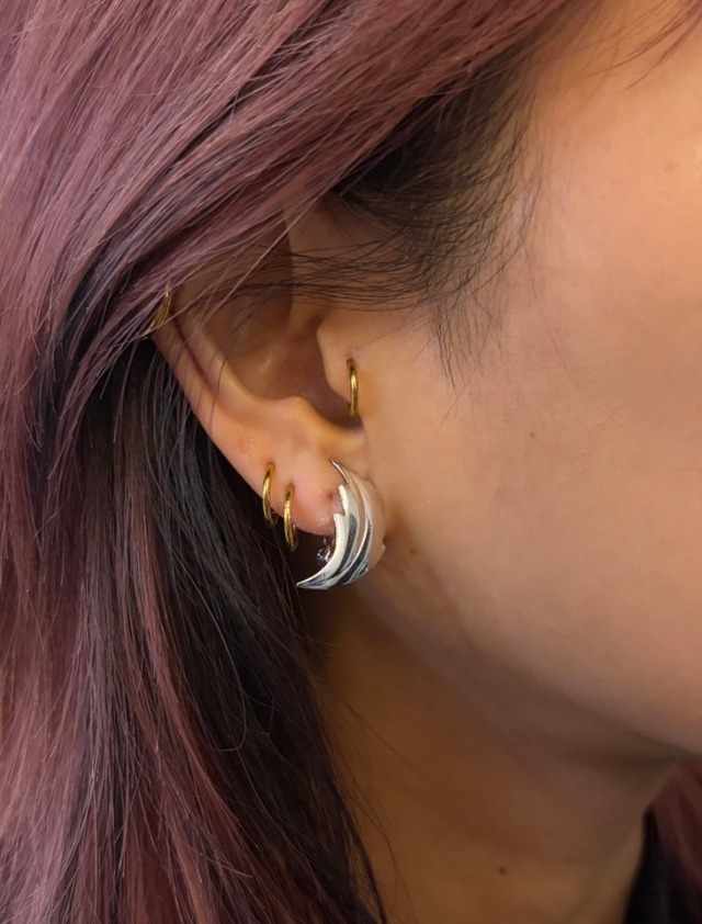 Givenchy/ vintage leaf silver earring.(o)