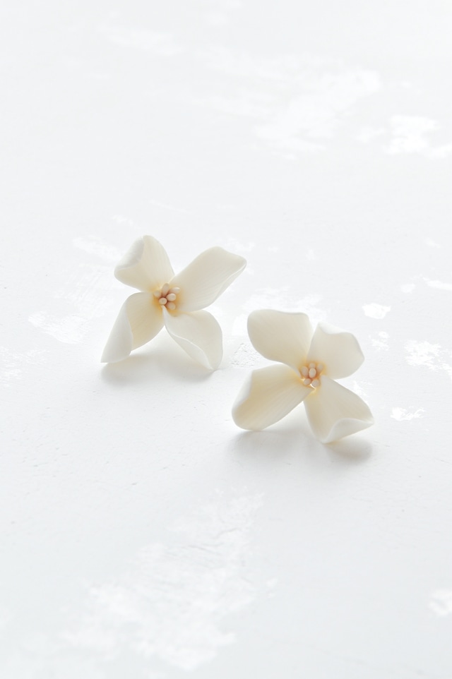 Gardenia Studs