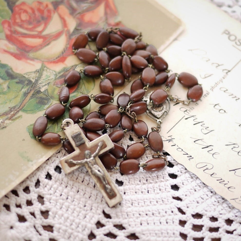 ロザリオ 木の実 ビーズ 秘密の十字架 | こりすのパン屋Base店 （世界