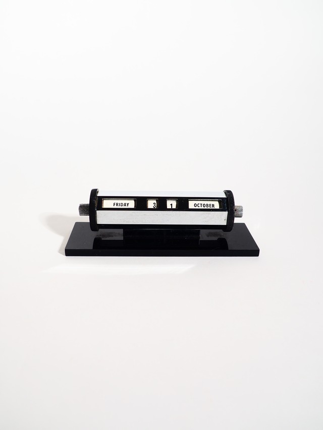 30s Desk-Top metal perpetual calendar in UK
