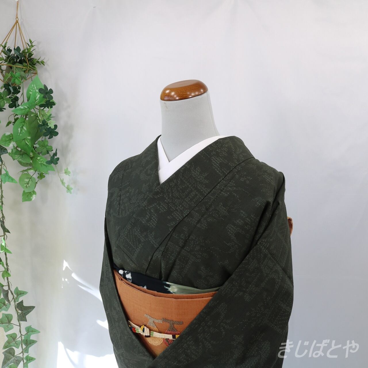 K0472 美品 逸品 上品 奥順謹製 重要無形文化財 結城紬 正絹 小紋 K0472 美品 逸品 上品 奥順謹製 重要無形文化財 結城紬 正絹 小紋