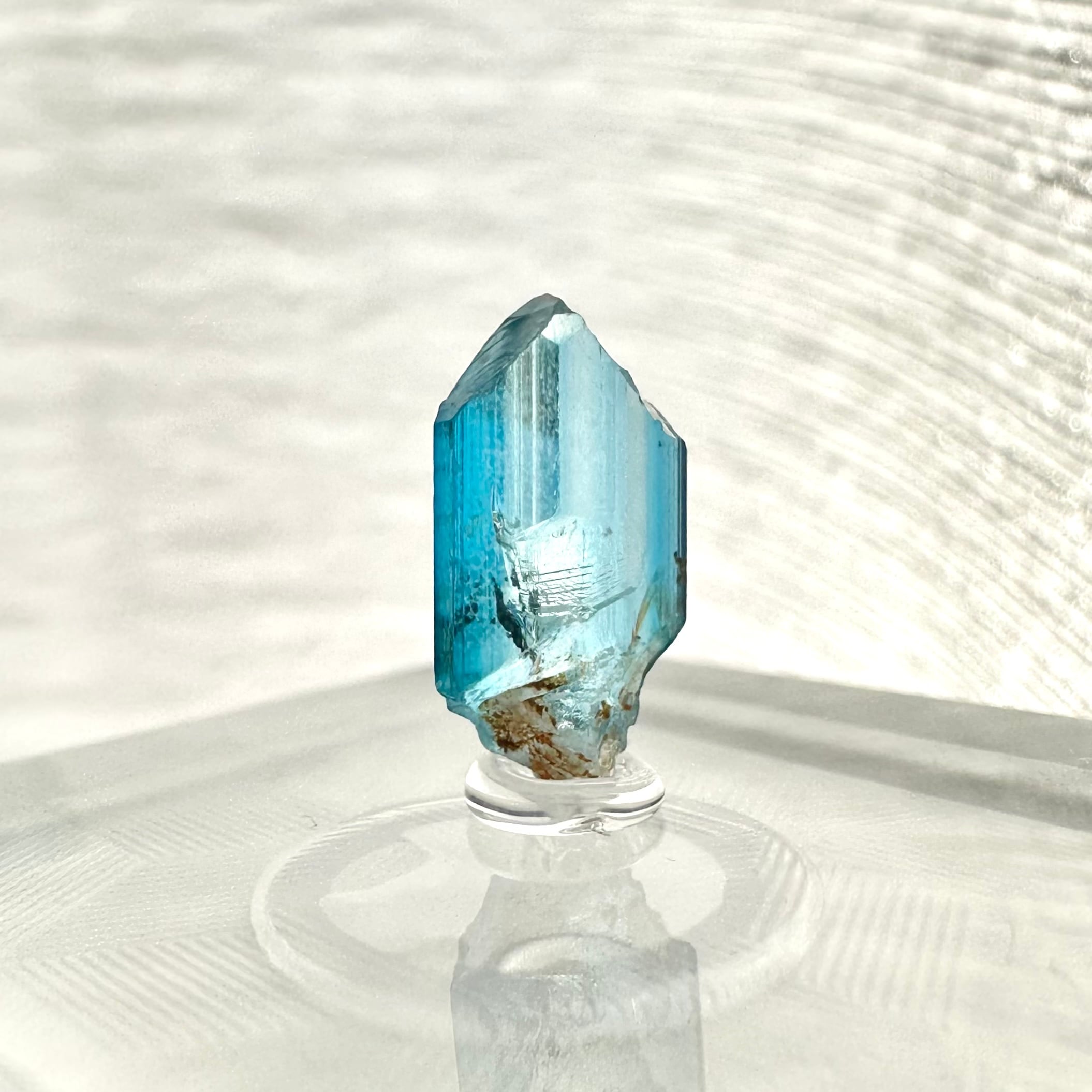 【穴あき】ジンバブエ産のユークレース（Euclase） ユークレース【Euclase】ジンバブエ産 | PEANUTS MINERALS