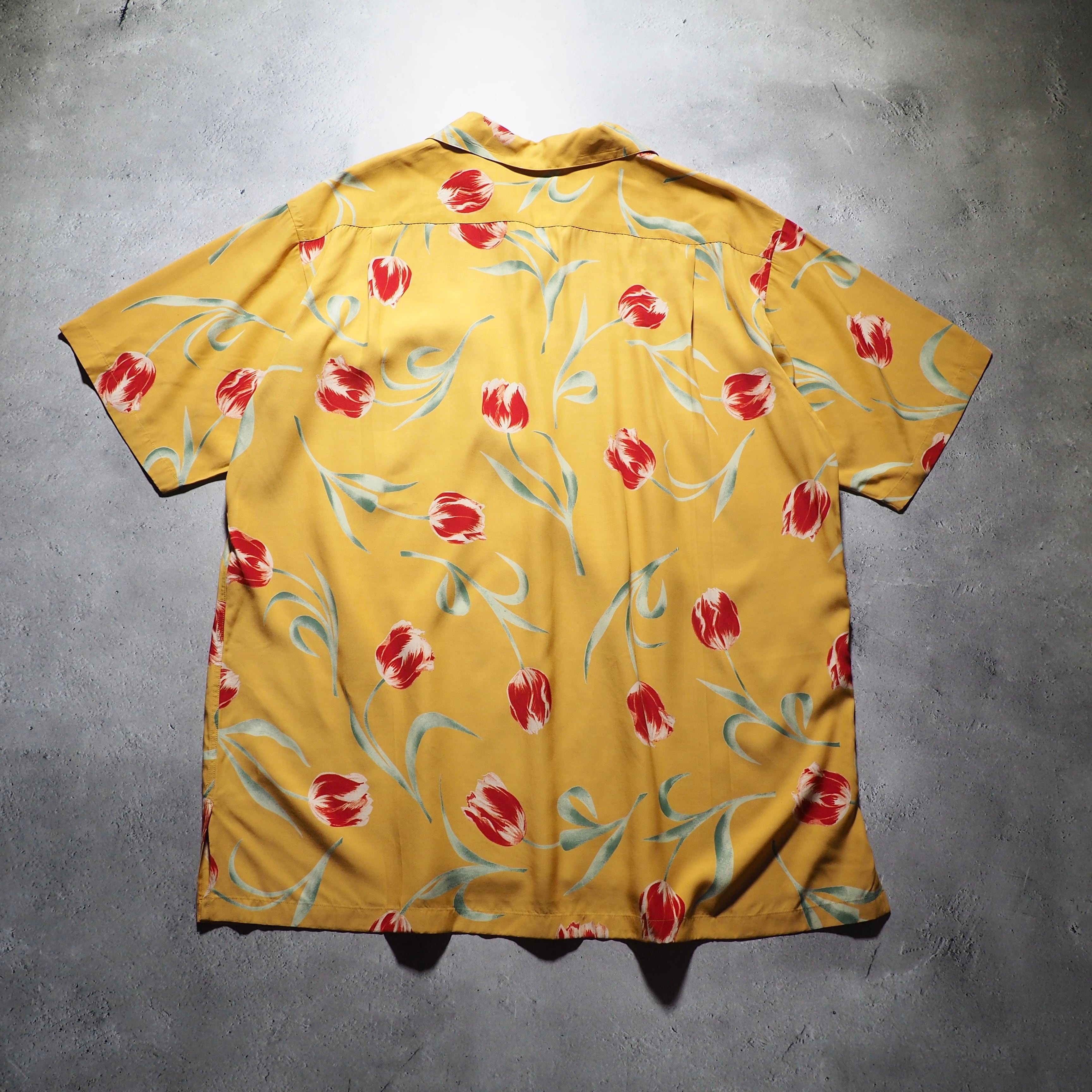 1990s ” TAKEO KIKUCHI ” Beautiful Tulip flower painted vintage Open collar shirt