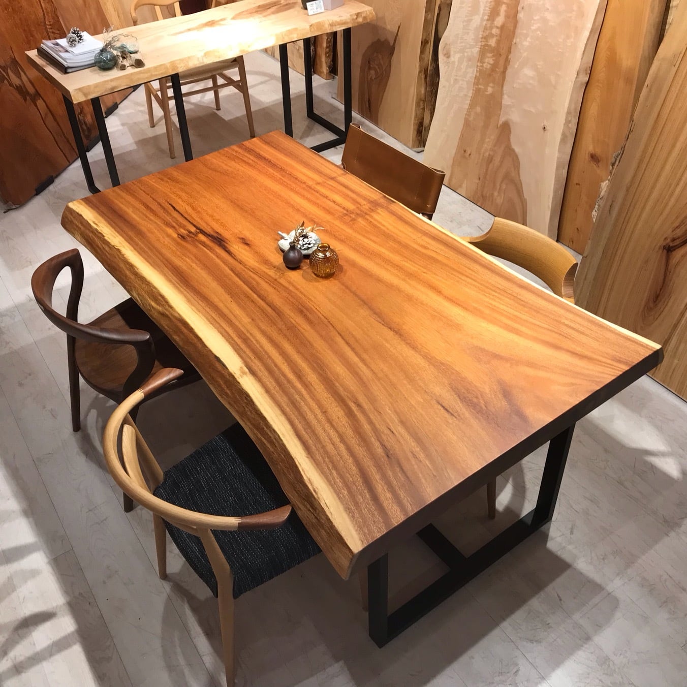 モンキーポッド 一枚板 | 千年家具 - 一枚板 テーブル専門店