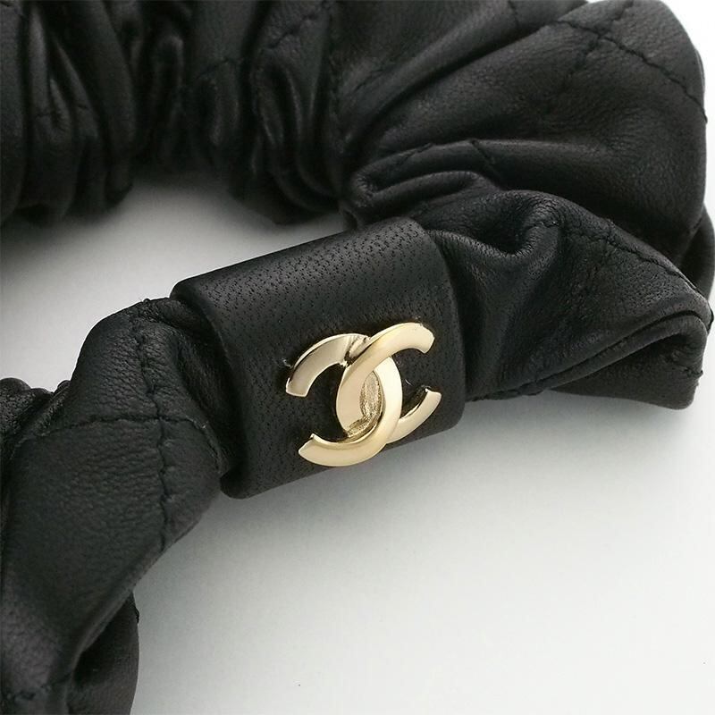 シャネル CHANEL ココマーク シュシュ レザー ブラック A21K AA7926