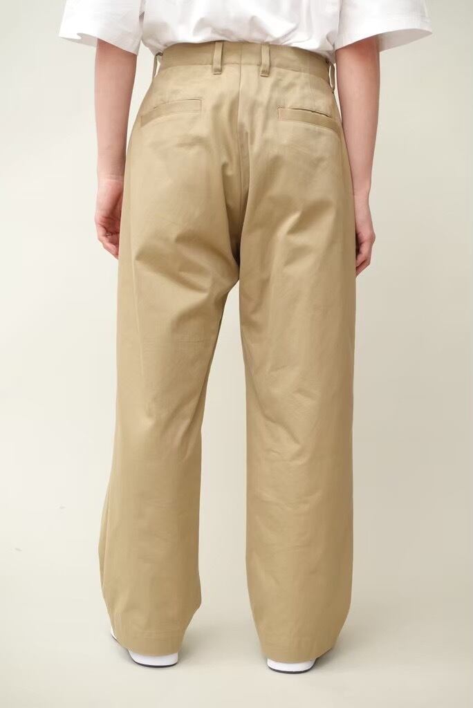 UNIVERSAL PRODUCTS. / NO TUCK WIDE CHINO TROUSERS UNIVERSAL PRODUCTS. / NO TUCK WIDE CHINO TROUSERS