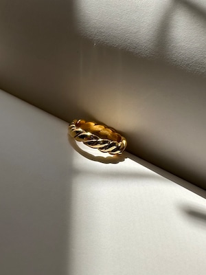 narrow twist ring