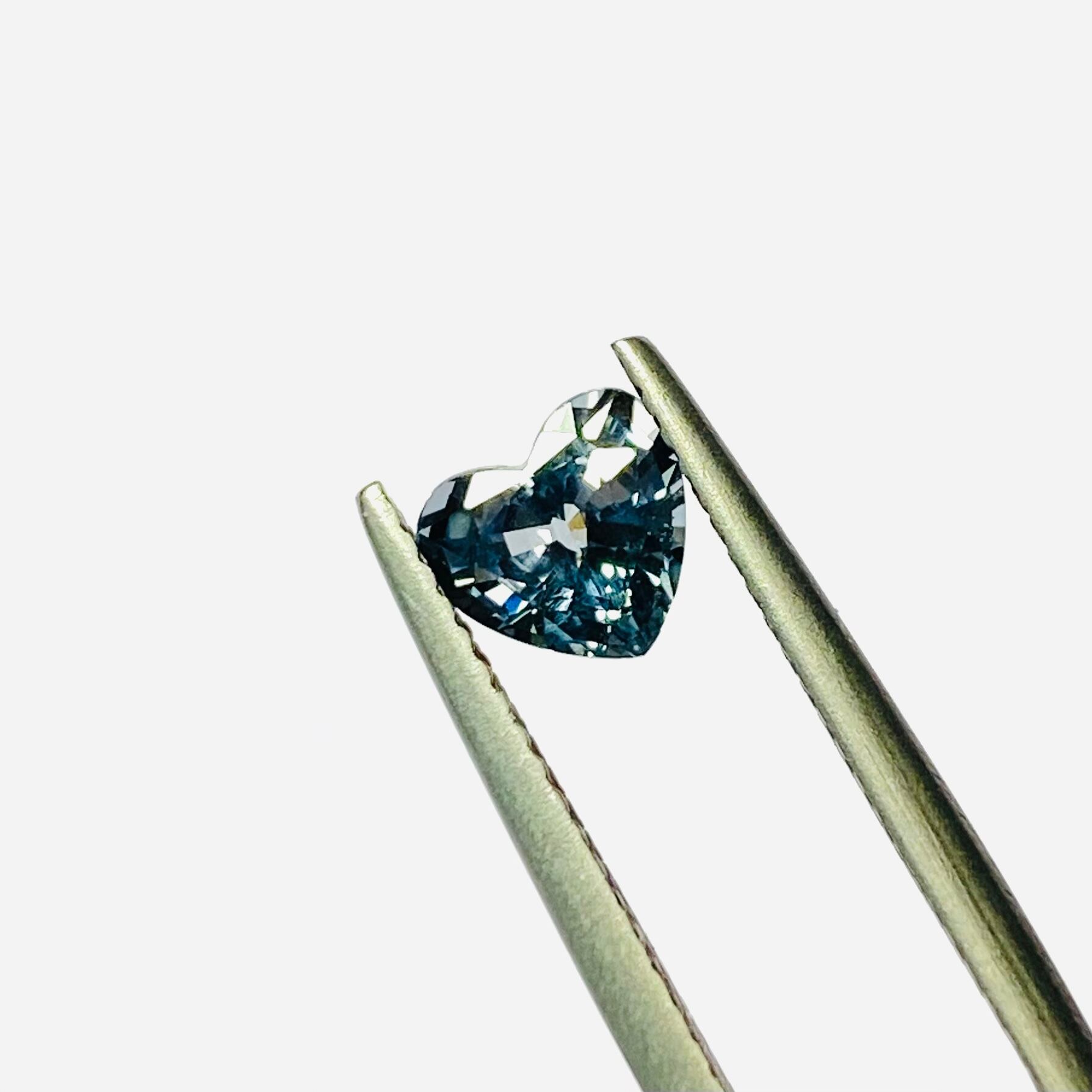 クールなグレイスピネルハート