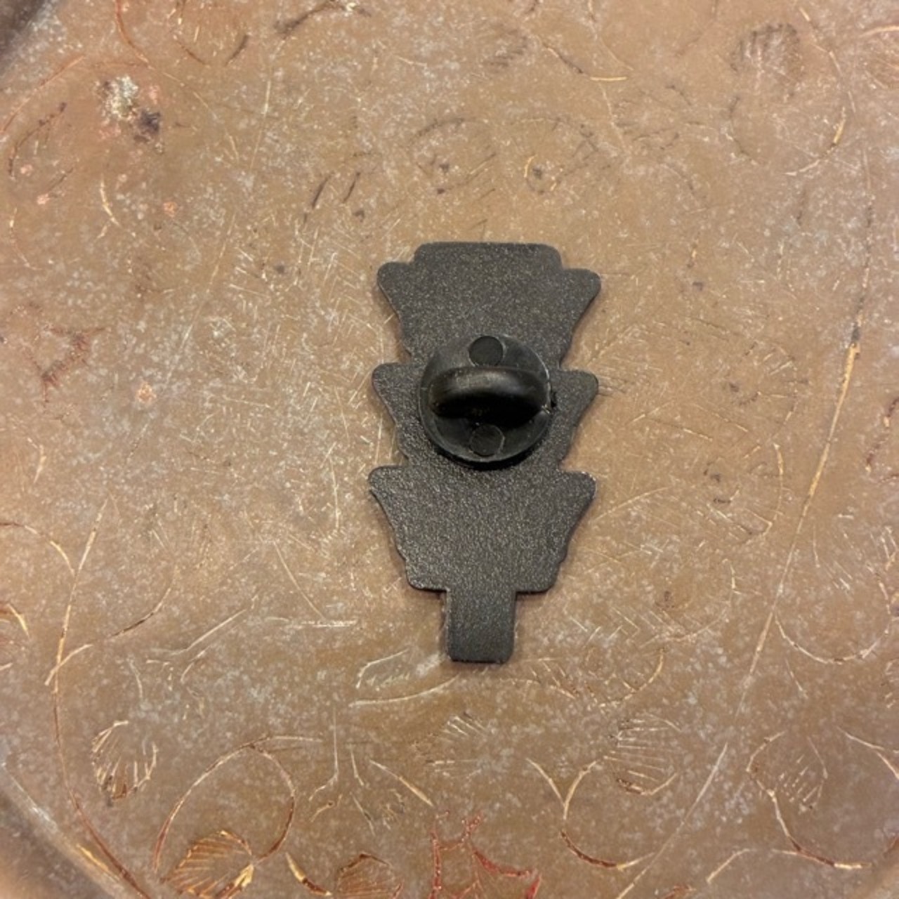 TOPANGA Jewelry Pin Brooch I DON'T KNOW　ピンブローチ　私は知らない　信号機　帽子　ジャケット　バッグ　ギフト　プレゼント