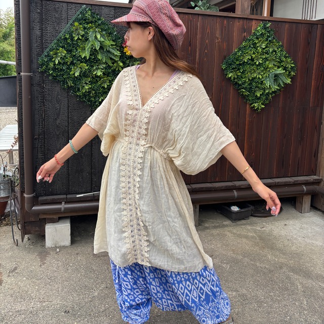 ゆったりレースポンチョ