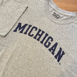 【GILDAN】カレッジ ミシガン大学 Michigan Tシャツアーチロゴ 2XL US古着