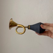 すぐに鳴らせる楽器　スクイーズホーン