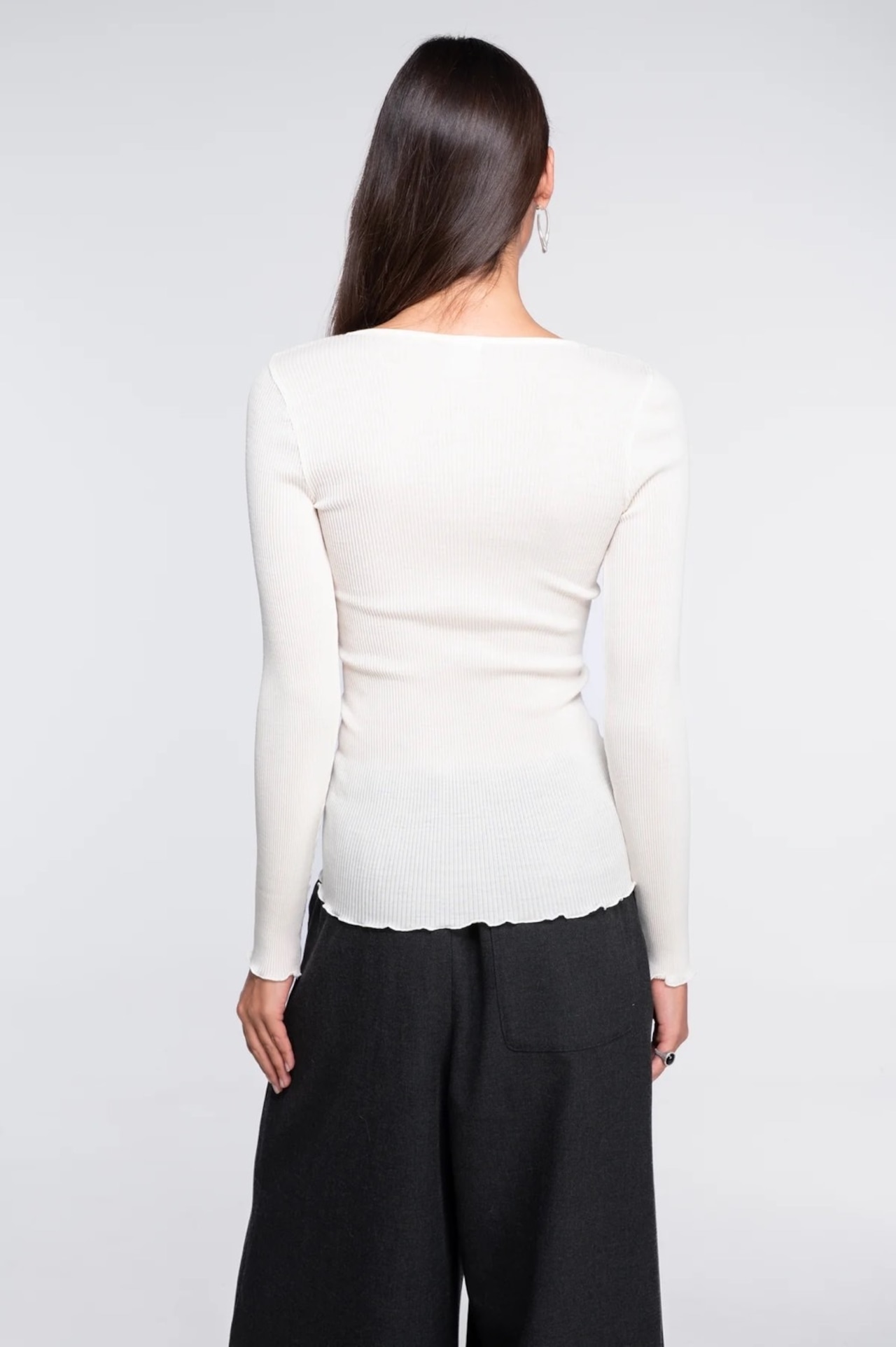 ウールシルク Vネック 長袖 アイボリー 2、3サイズ