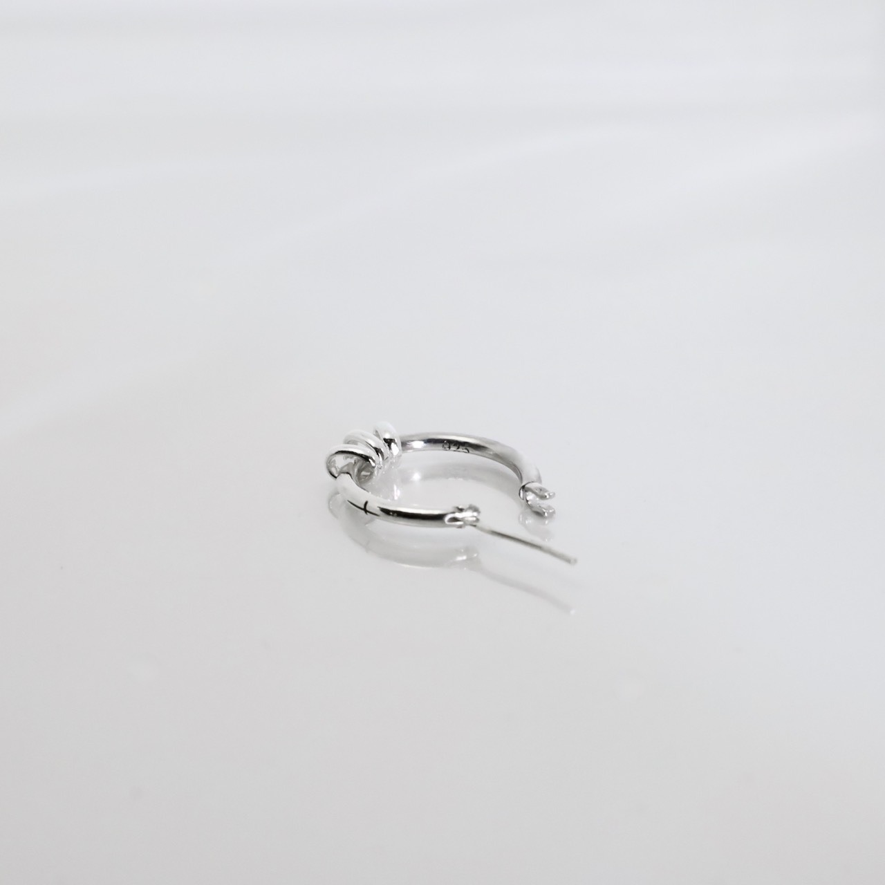 CROSS THIN HOOP [LARGE] with OVAL / クロスシンフープピアス L ウィズ オーバル