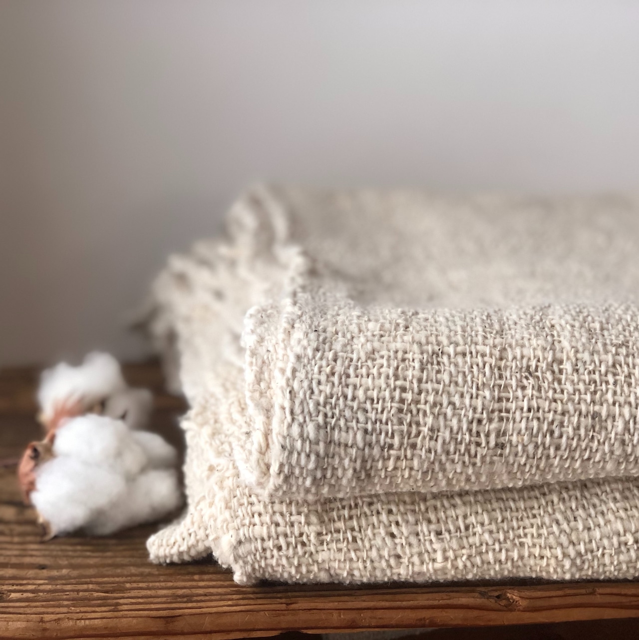 インドの布 《カラデラ村のカディ》手つむぎ手織り・無漂白生地 幅120cm | Mulaセレクト