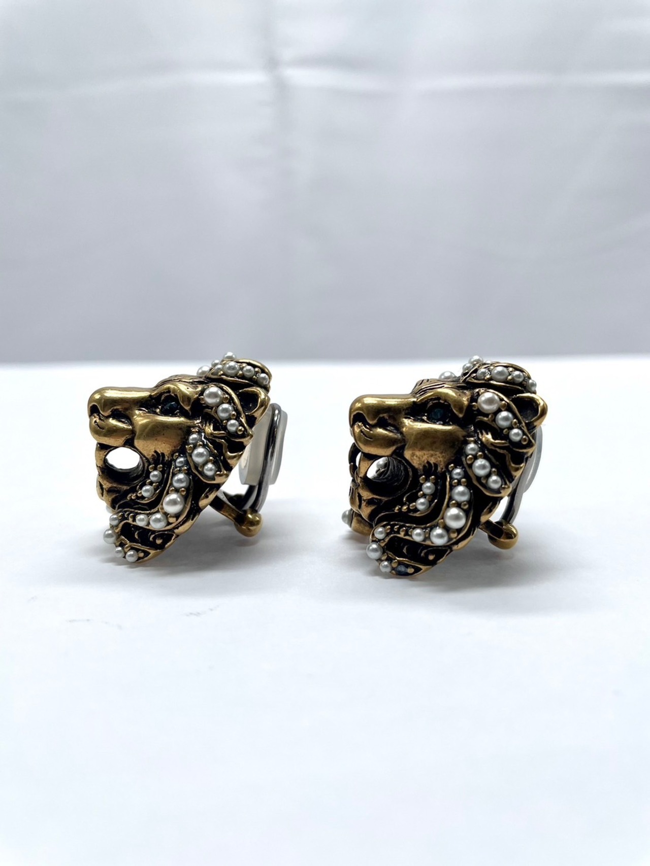 GUCCI ライオンヘッド クリスタル&パール イヤリング