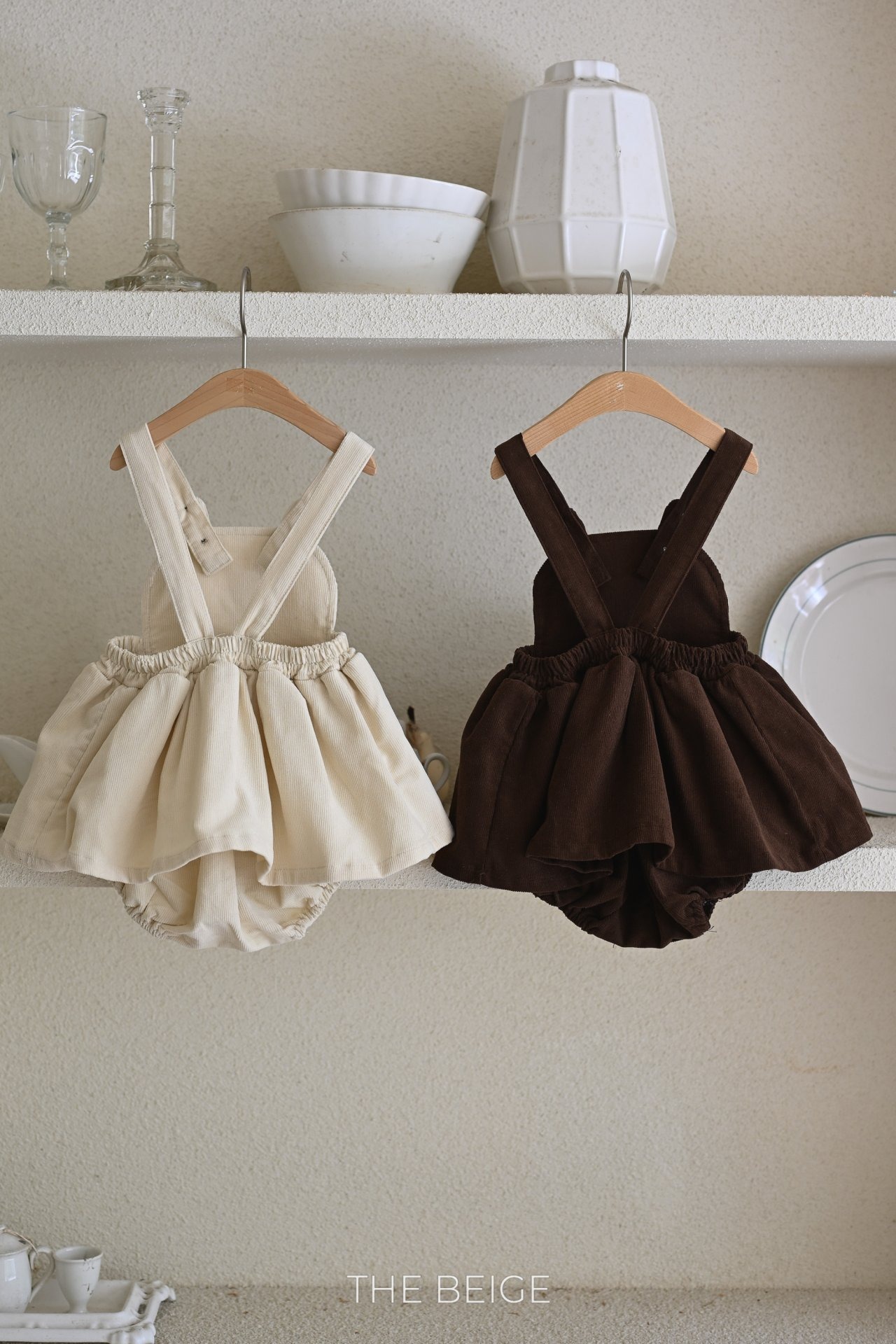[THE BEIGE] Earwax Suspenders Bodysuit / [더베이지] 귀달이멜빵슈트