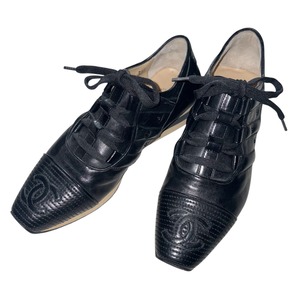 CHANEL leather sneakers