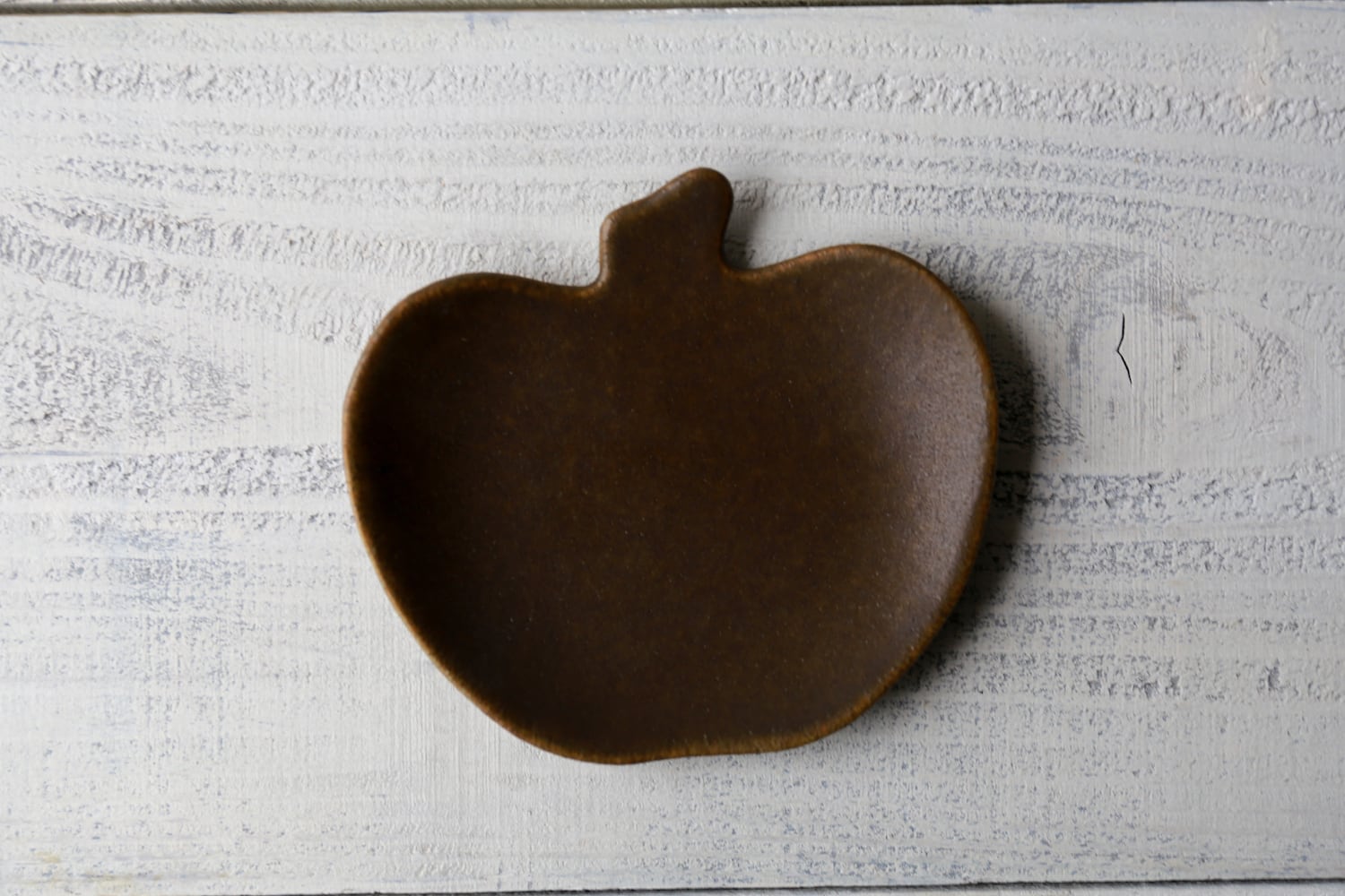 サビ釉 りんご皿 小 | 古谷製陶所