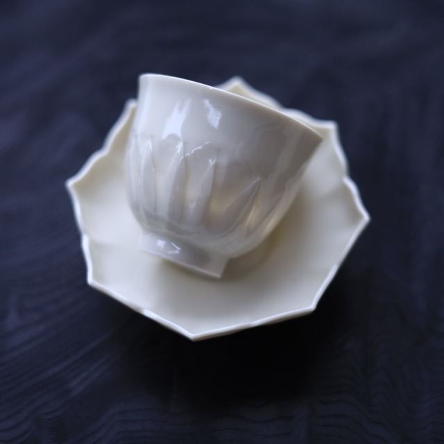 as  白瓷茶托