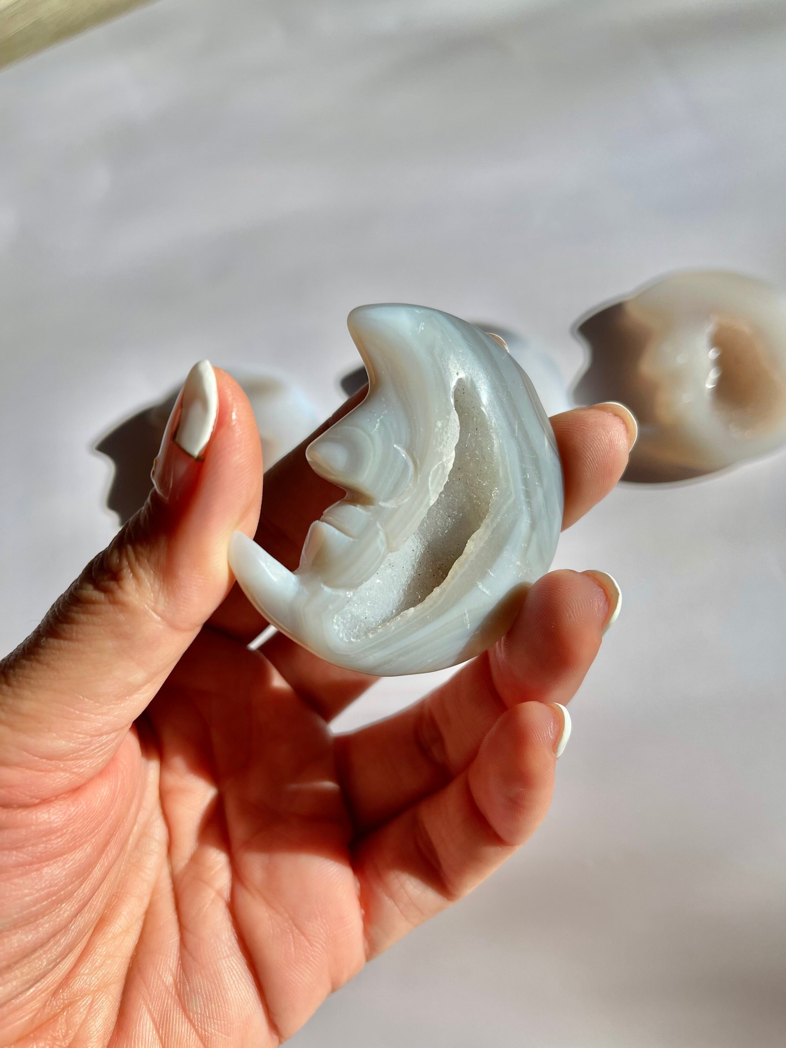 Druzy agate smiled moon / ドゥルジーが美しいスマイル月の瑪瑙