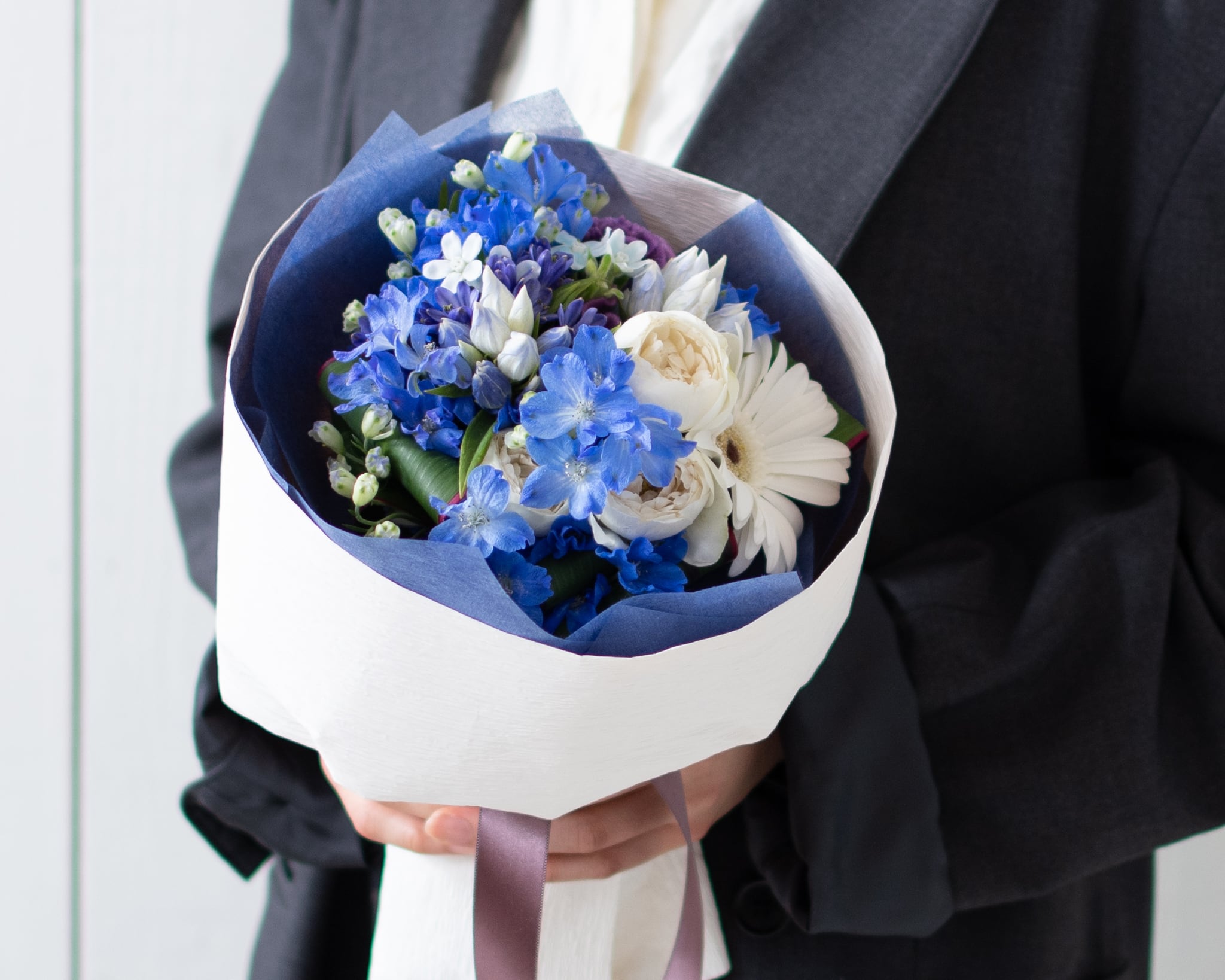 花束「ブルー・パープル 旬の花でおまかせブーケ」Sサイズ 青系 紫系
