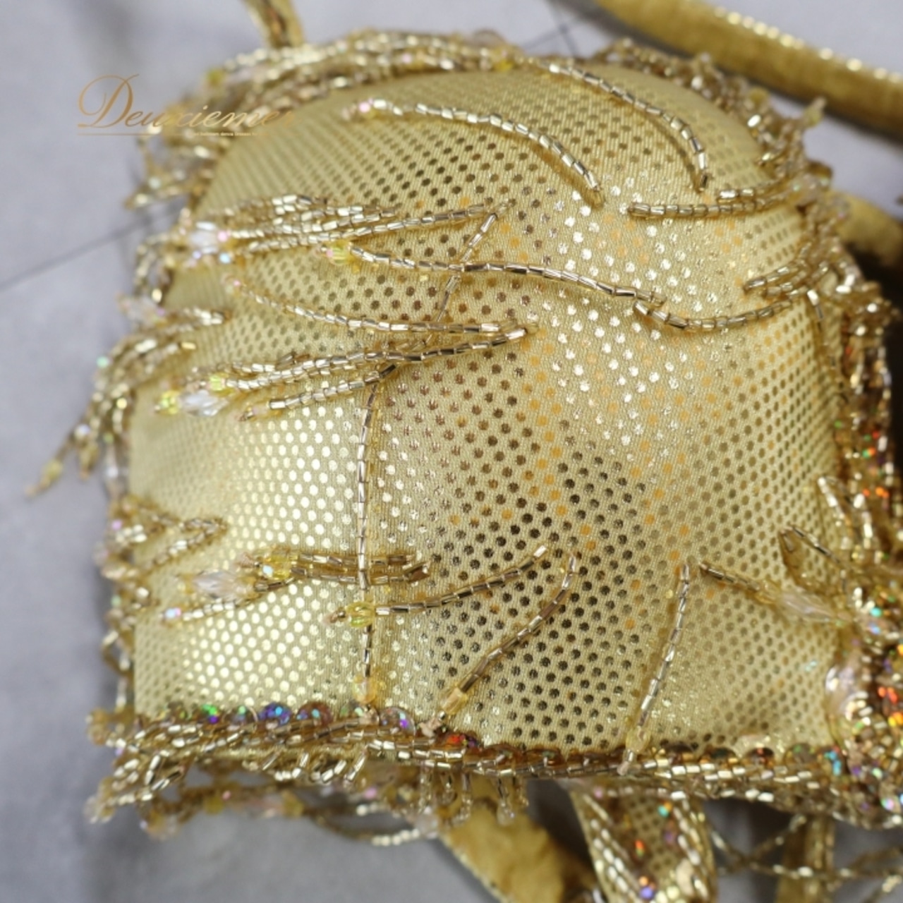 ベリーダンス オリエンタル 衣装 トップス ベルト セット ベラ Bella ゴールド系 ビーズ フリンジ 金 アーム アーム飾り 腕飾り 手首飾り チョーカー 豪華 装飾 キラキラ 派手 華やか かわいい ダンス衣装 ステージ イベント